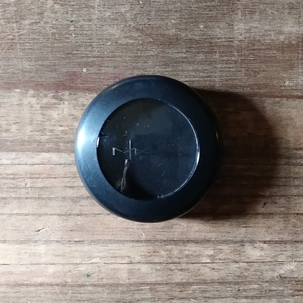 MAC Matte Eyeshadow CARBON - Picture 5 of 5